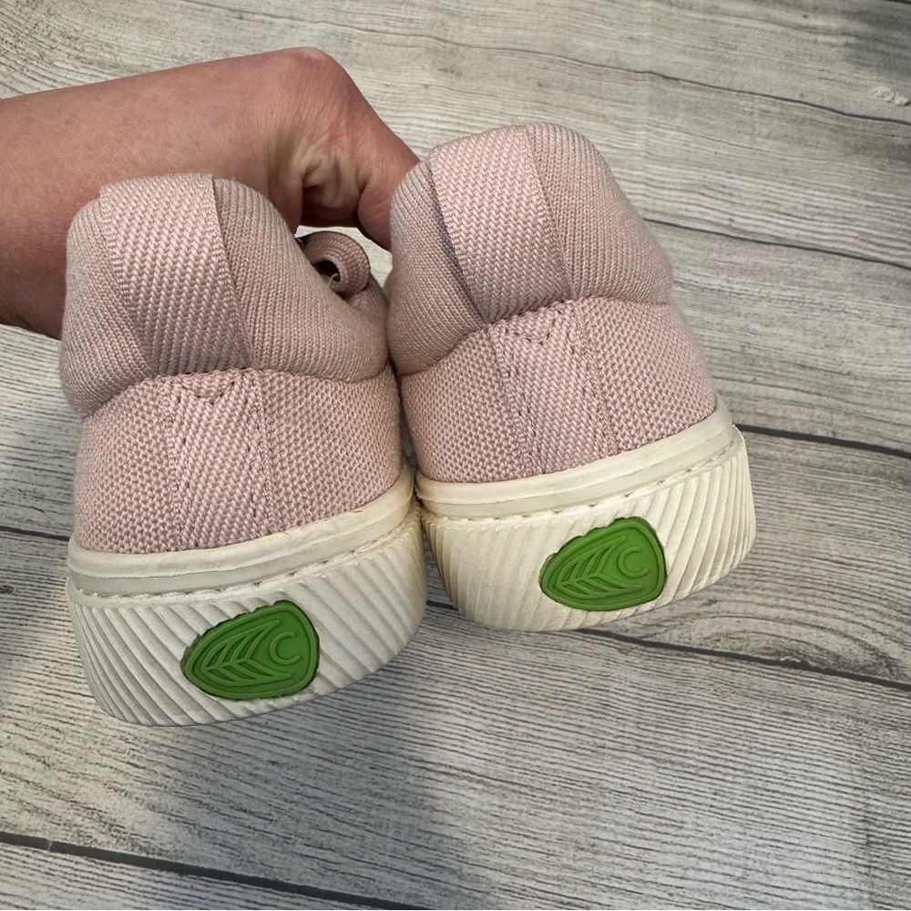 Cariuma Pinj Sustainable Sneakers - Picture 3 of 8